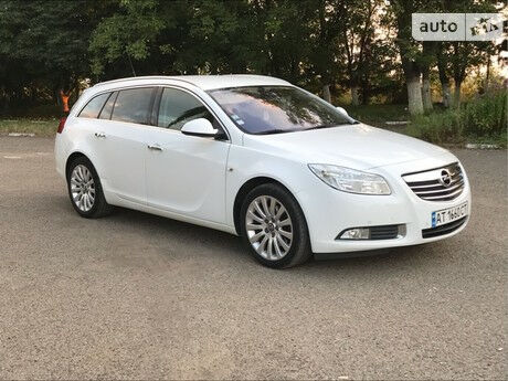 Опель Инсигния 2011 року Opel Insignia 2011 року