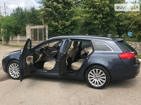 Опель Инсигния 2010 года Opel Insignia 2010 года