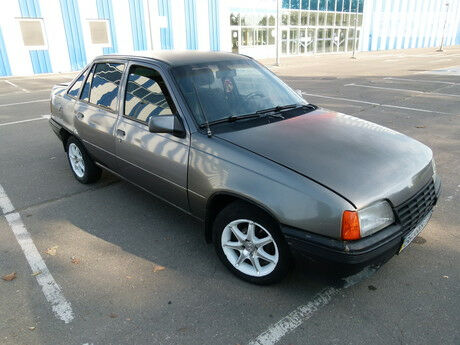 Опель Кадет 1988 року Opel Kadett 1988 року