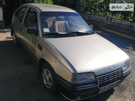 Opel Kadett 1988 року