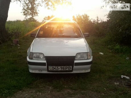 Opel Kadett 1986 року