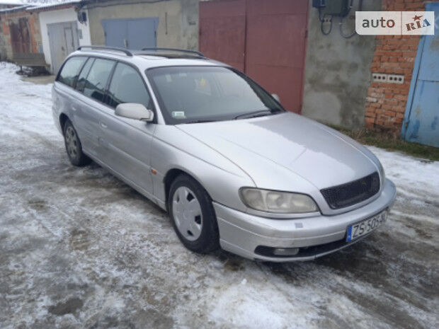 Opel Omega 2001 року