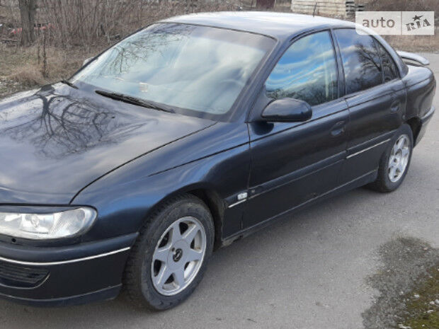 Opel Omega 1998 року