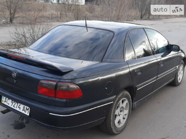 Opel Omega 1998 року