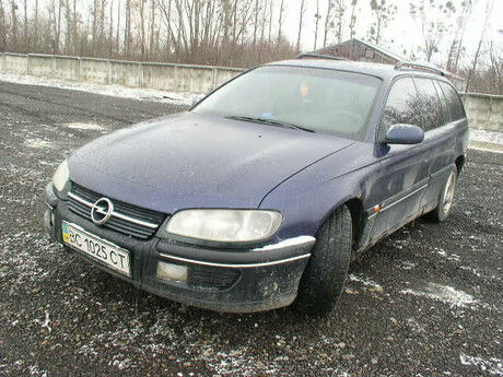 Opel Omega 1999 року