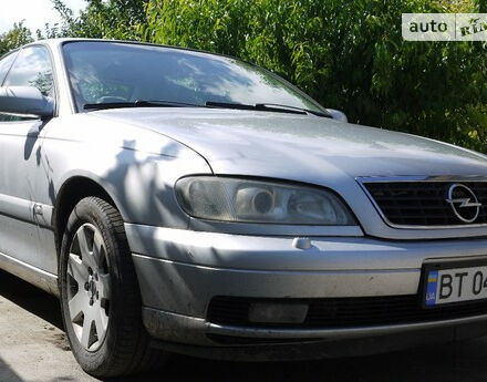 Opel Omega 2002 року