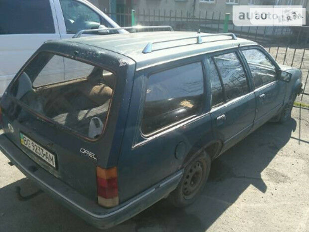 Opel Rekord 1985 року