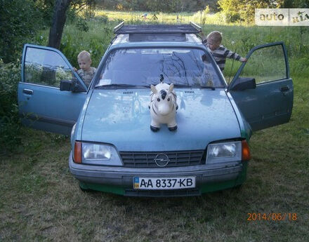 Фото на отзыв с оценкой 4.4 о Opel Rekord 1985 году выпуска от автора "Сергей" с текстом: Отличное, неприхотливое, вместительное,надежное, не дорогое в эксплуатации авто. Купил для сына, ...