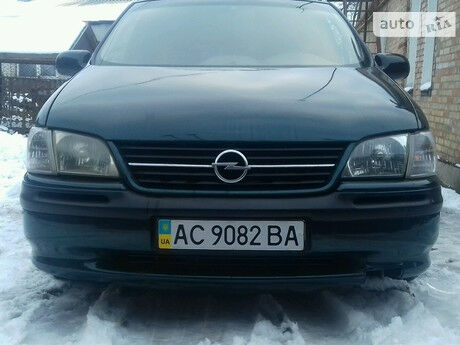 Опель Синтра 1997 року Opel Sintra 1997 року