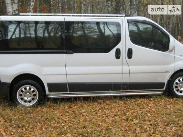 Opel Vivaro пасс. 2008 года