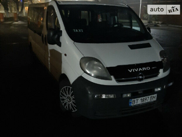 Opel Vivaro пасс. 2004 года