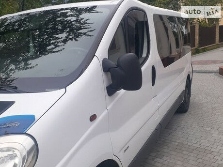 Opel Vivaro пасс. 2007 года