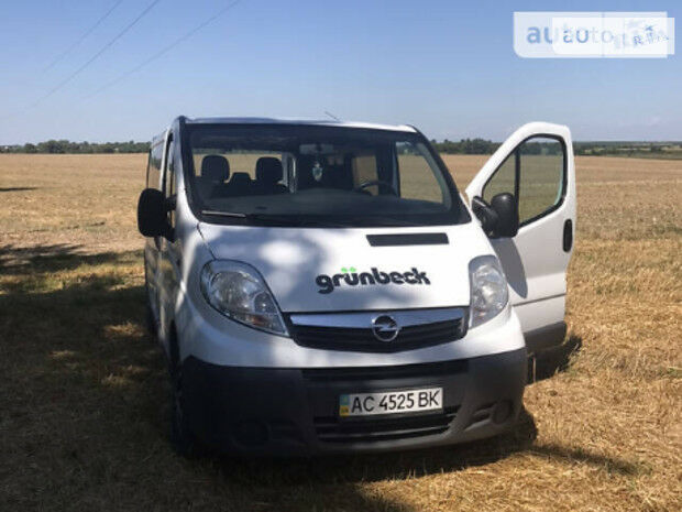 Opel Vivaro пасс. 2010 года