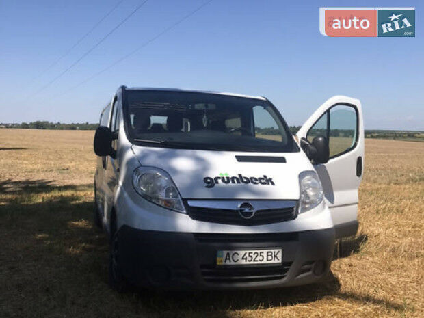 Opel Vivaro пасс. 2010 года