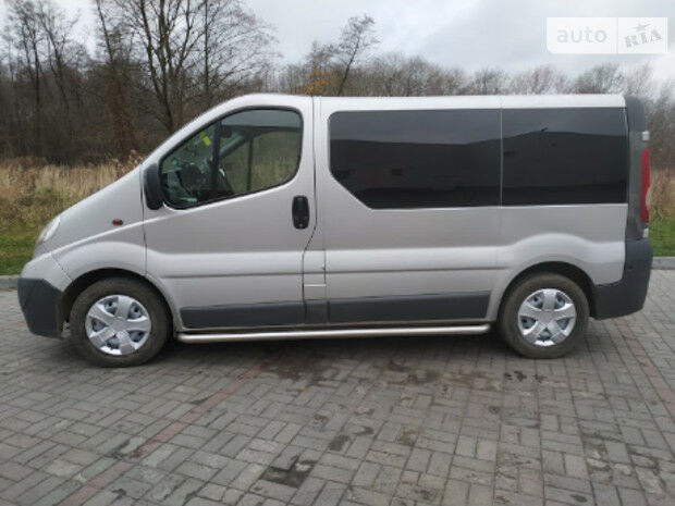 Opel Vivaro пасс. 2008 года