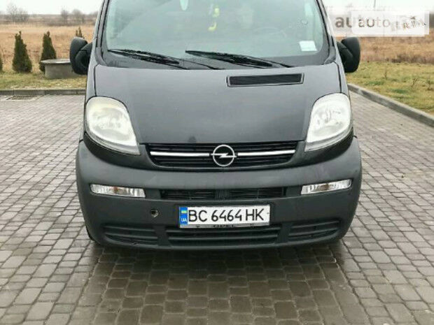 Opel Vivaro пасс. 2006 року