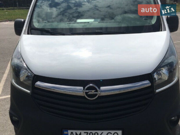 Opel Vivaro пасс. 2015 года