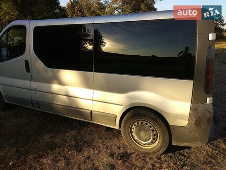 Опель Виваро пасс. 2002 року Opel Vivaro пасс. 2002 року