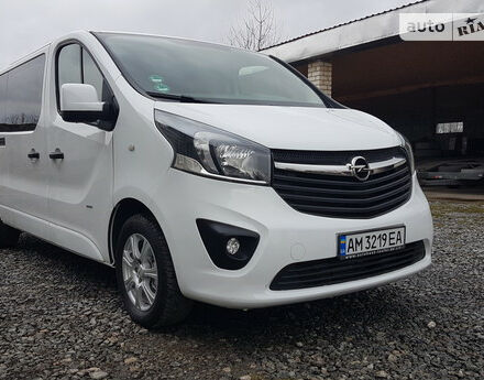 Opel Vivaro пасс. 2016 года