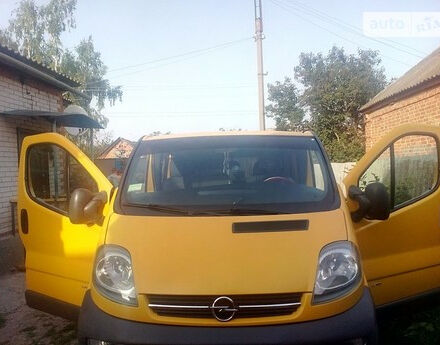 Opel Vivaro пасс. 2004 года