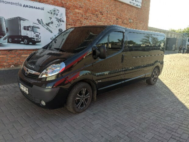 Опель Виваро 2008 года Opel Vivaro 2008 года