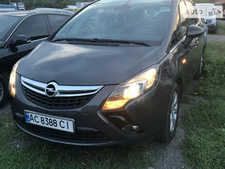 Опель Zafira Tourer 2013 года Opel Zafira Tourer 2013 года