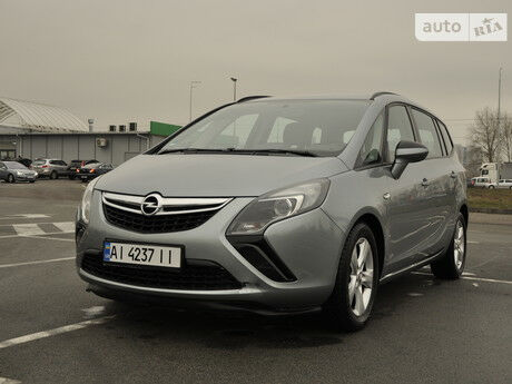 Опель Zafira Tourer 2013 года Opel Zafira Tourer 2013 года