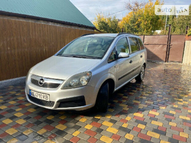 Opel Zafira 2005 року