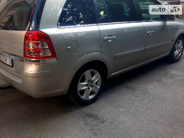 Opel Zafira 2011 года