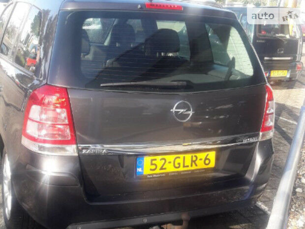 Opel Zafira 2008 року