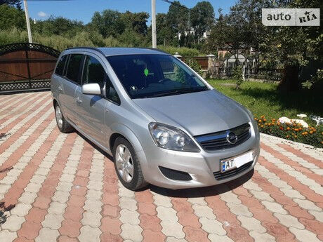 Opel Zafira 2011 року