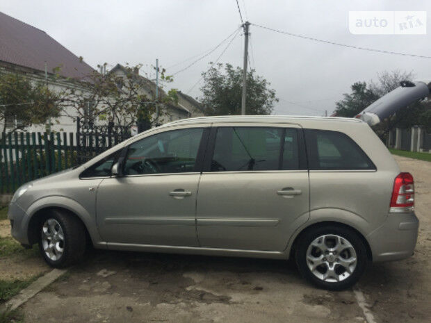 Opel Zafira 2009 года