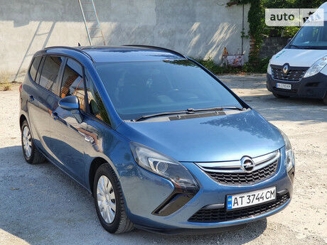 Opel Zafira 2013 года