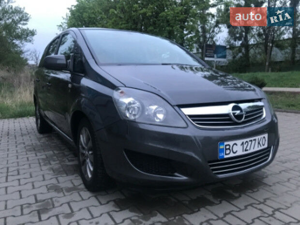 Opel Zafira 2010 року