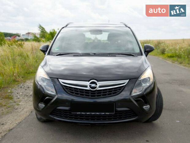 Opel Zafira 2012 года