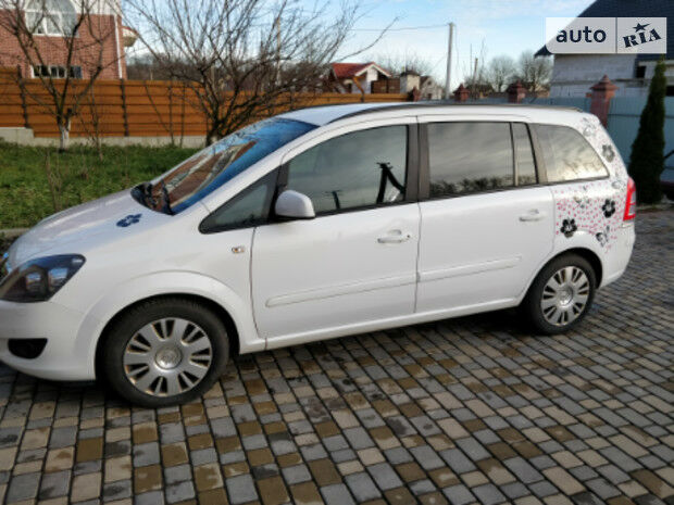 Opel Zafira 2012 года