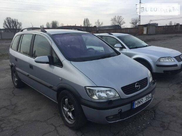 Opel Zafira 2000 року