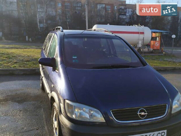 Opel Zafira 2000 року