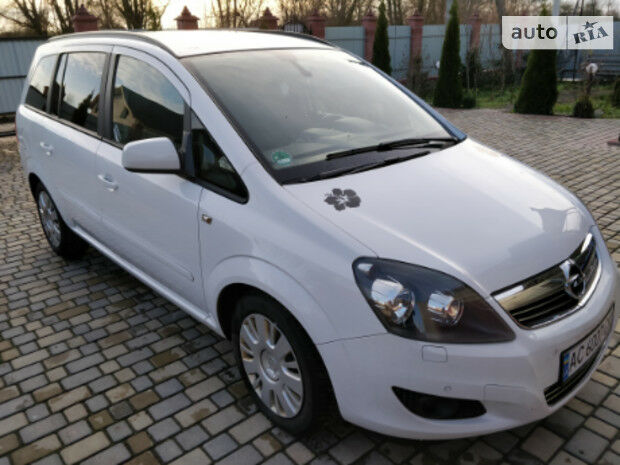 Opel Zafira 2012 года
