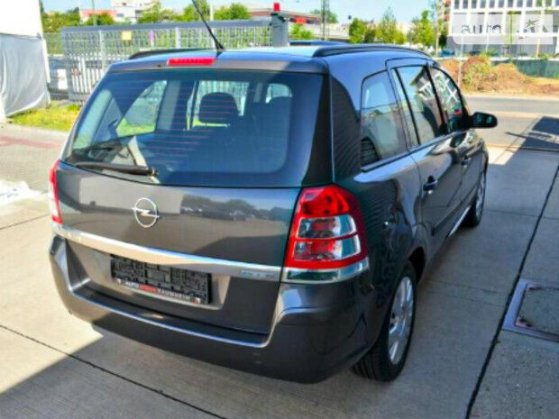 Opel Zafira 2009 года