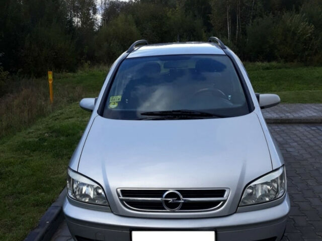Opel Zafira 2004 року