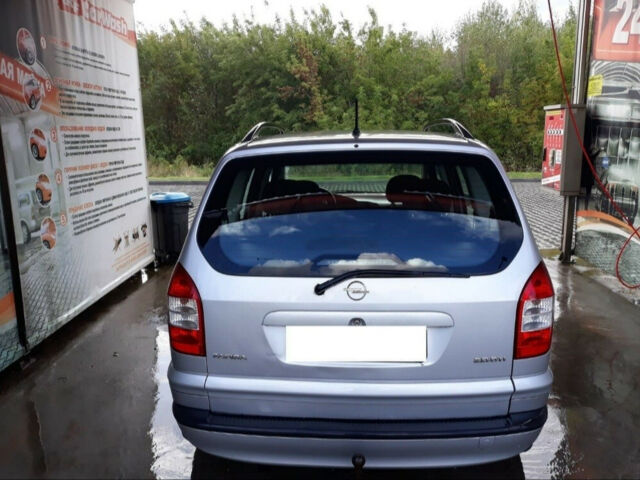Opel Zafira 2004 року