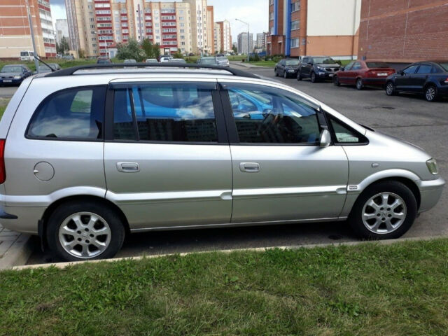Opel Zafira 2004 року