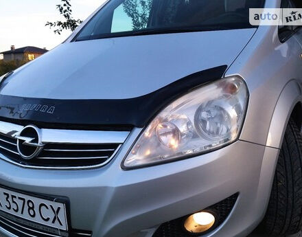 Opel Zafira 2008 года