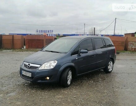 Opel Zafira 2009 года