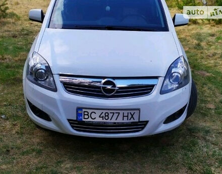 Opel Zafira 2010 года