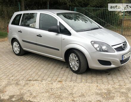 Opel Zafira 2010 року