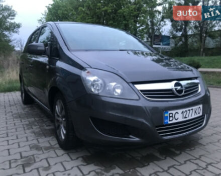 Opel Zafira 2010 року