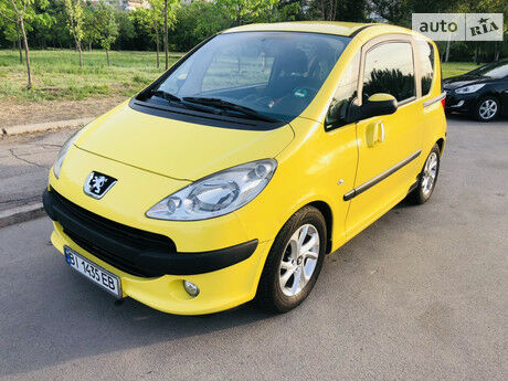 Пежо 1007 2005 года Peugeot 1007 2005 года