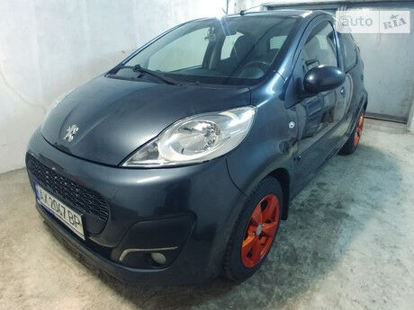 Peugeot 107 2012 года